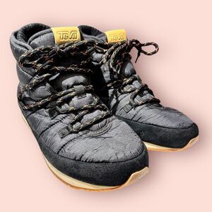 Teva Men’s Snow Boots Size 8